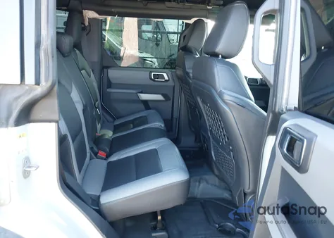 2023 Ford Bronco Black Diamond z USA, uszkodzony, nr VIN 1FMEE5DP6PLB74512